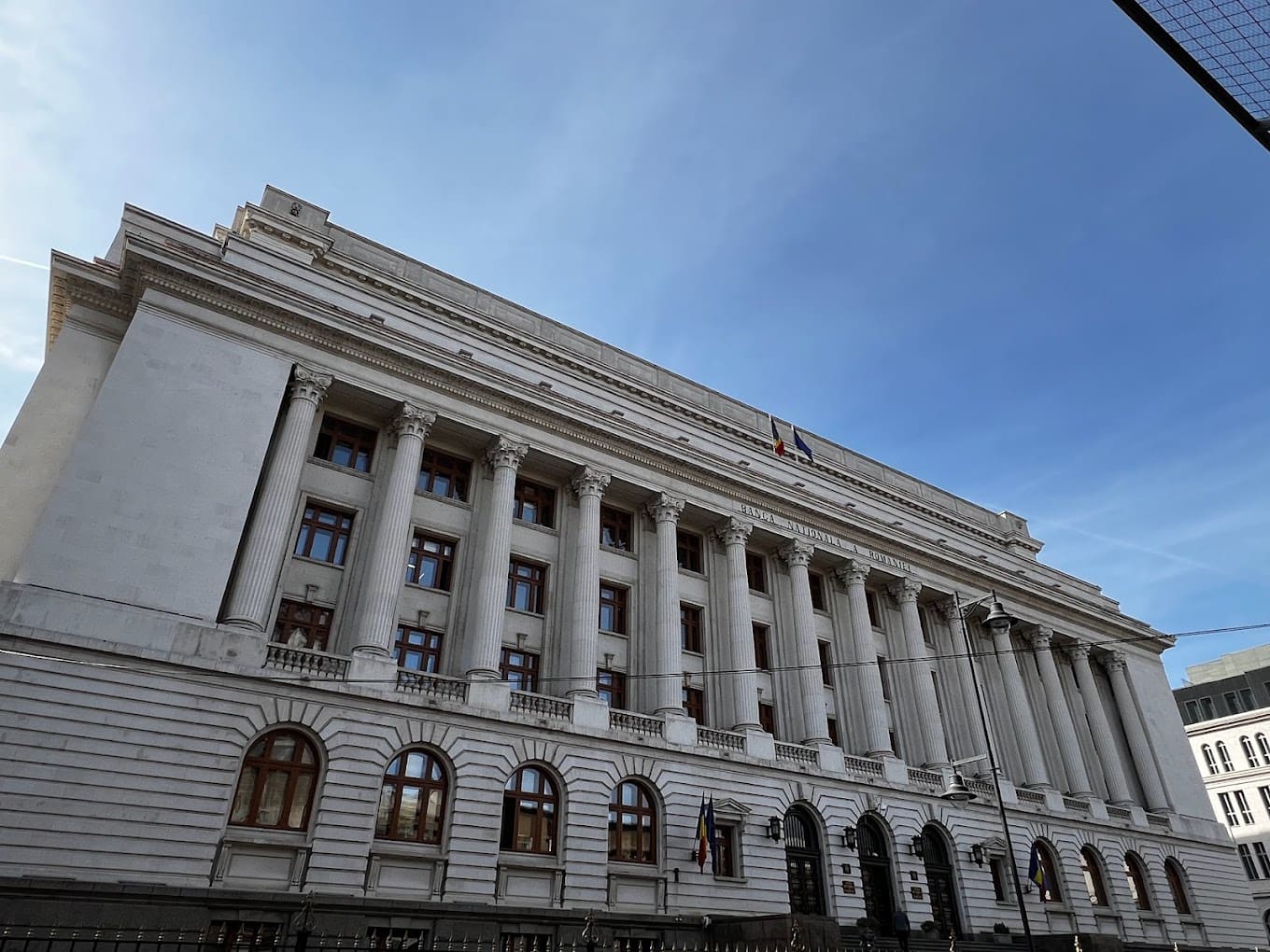Presa internationala scrie despre seful BNR: Mugur Isarescu, cel mai longeviv guvernator al unei banci centrale din lume
