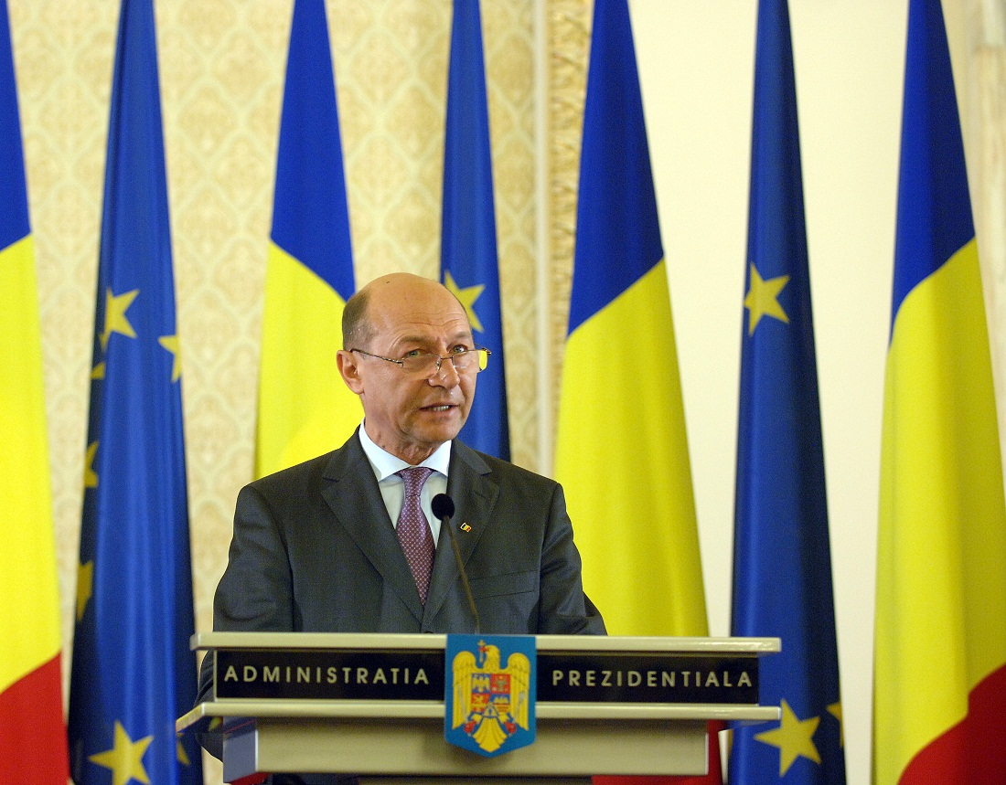 Basescu apara "minima demnitate" si "interesele nu foarte mari" ale tarii