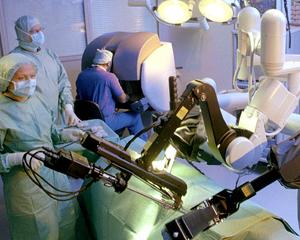 Si la noi se poate: 600 de interventii chirurgicale robotice