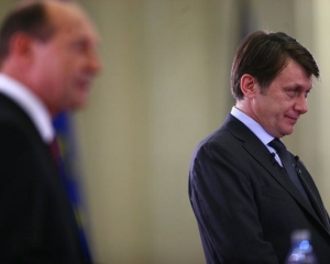 Basescu i-a predat cheile de la Palatul Cotroceni lui Antonescu