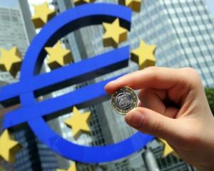 Un german din doi vrea sa ramana in zona euro