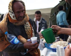 Tunisienii isi deschid casele refugiatilor din Libia