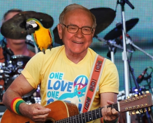 Warren Buffett se apuca de cantat in China