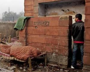 India: Jumatate din locuinte au telefon, dar nu si toaleta