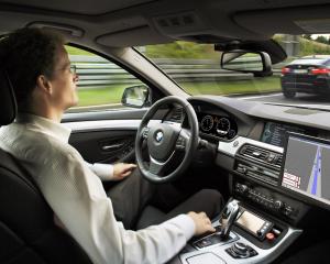 BMW a testat pe drumurile publice masina care se conduce singura