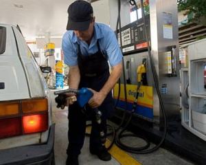 Europenii incep sa-si alimenteze masinile cu benzina E10. Noi mai asteptam 7 ani