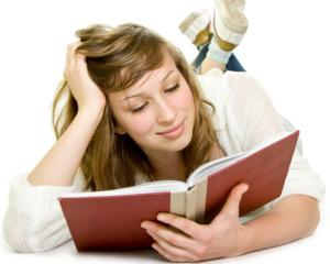 Vederea femeilor are de suferit din cauza cititului