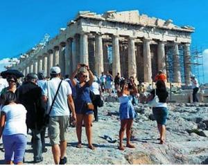 Numarul turistilor straini in Grecia a scazut cu 11% in prima parte a anului
