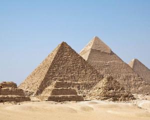 Piramidele egiptene sunt in pericol