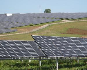 LukOil va construi ferme eoliene si centrale solare in Romania