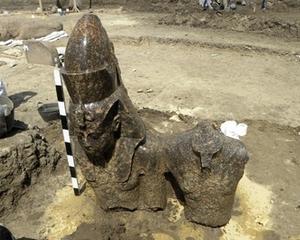 O statuie uriasa a faraonului eretic, Amenhotep al III-lea, a fost descoperita in Egipt
