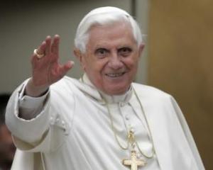 Papa Benedict a condamnat latura comerciala a Craciunului