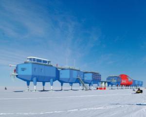 Noua statie de cercetare din Antarctica are "picioare" pentru o relocare usoara