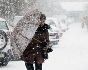 Meteo: Ninsori si intensificari ale vantului in weekend