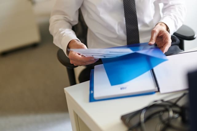 Fonduri europene vs. investitori privati: Ce alegi pentru afacerea ta?