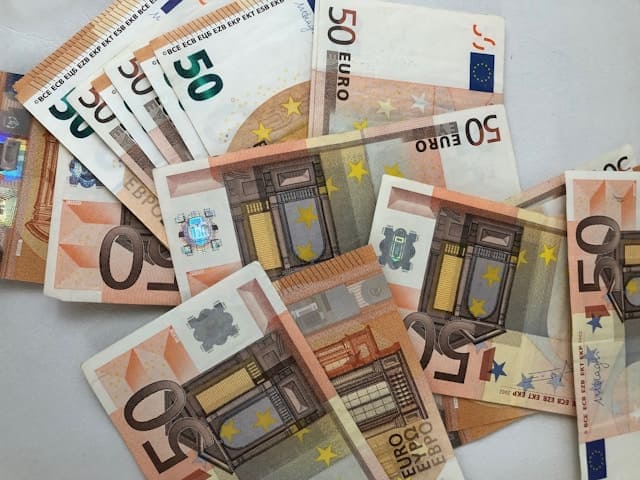 S-a dat legea care pune bancile cu botul pe labe: ce se intampla acum daca nu mai poti sa platesti rata la casa sau masina