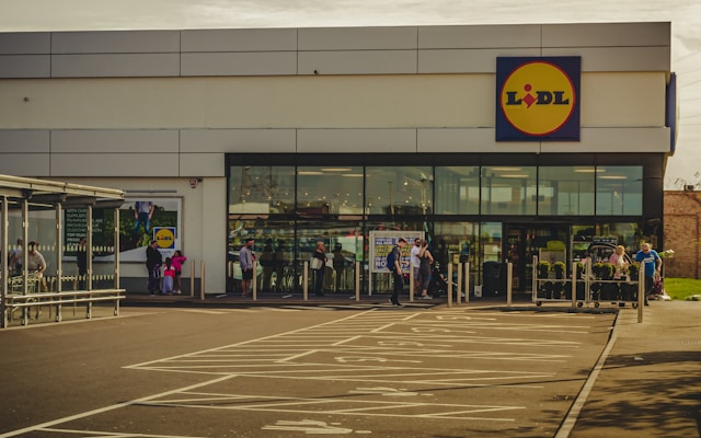 Supermarketurile din Romania, inchise duminica. Lovitura grea pentru Kaufland, Lidl si Auchan