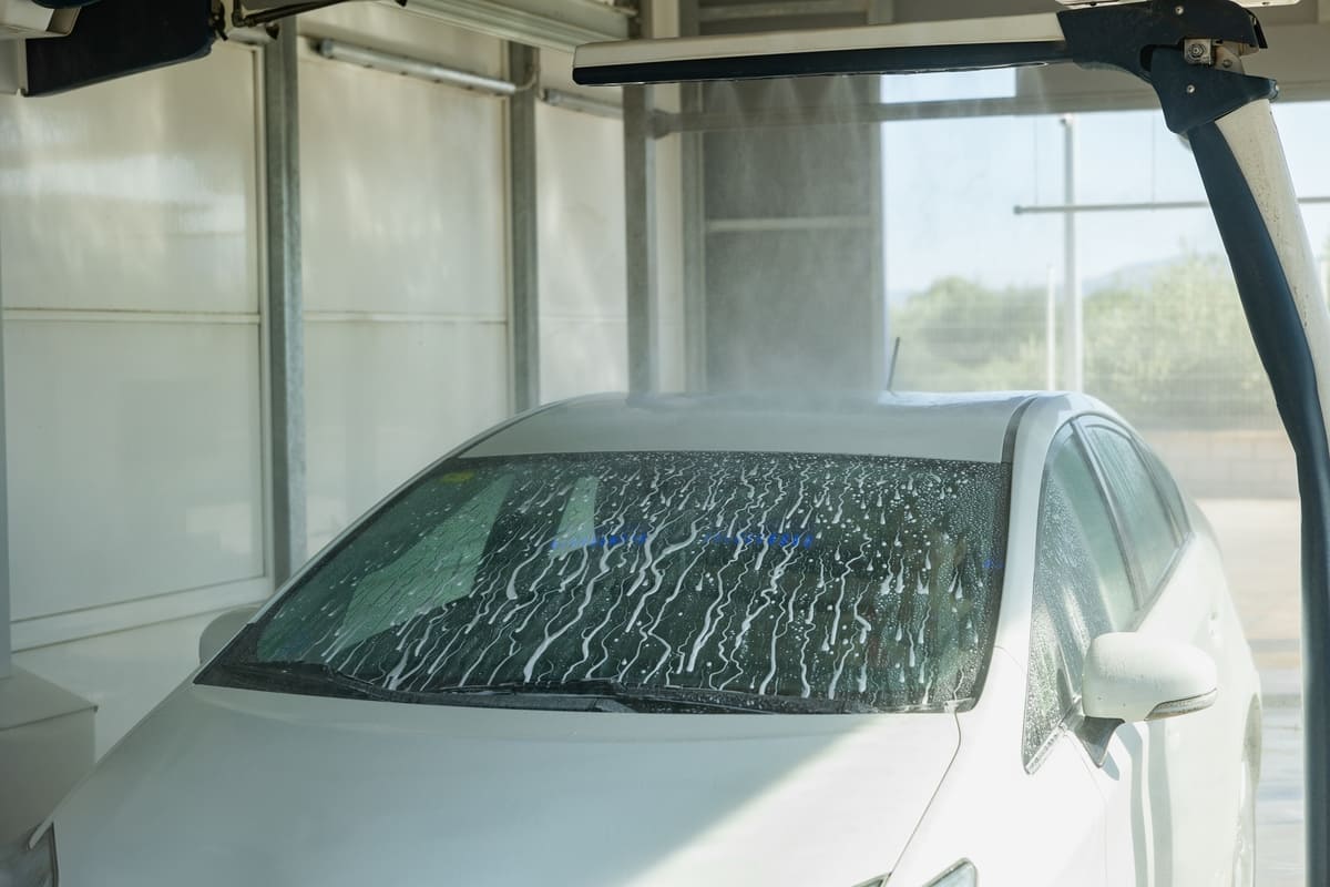 De ce spalatoriile touchless sunt viitorul ingrijirii auto