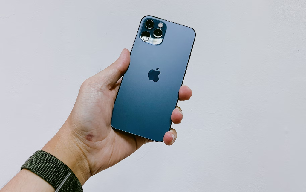 Ghid complet: Ce trebuie sa stii inainte sa spui cumpar iPhone in 2025