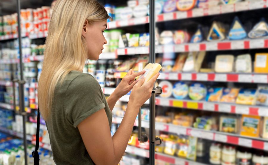 ANPC sustine crearea rafturilor romanesti in marile magazine. Cum sunt inselati consumatorii asupra originii produselor