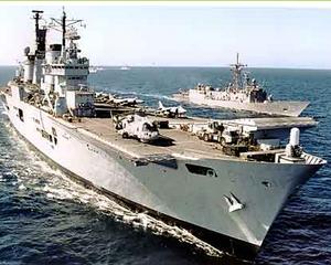 Marina Britanica vinde portavionul HMS Ark Royal, oricui are bani sa-l ia