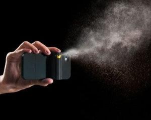 Un american a inventat carcasa de iPhone cu spray paralizant incorporat