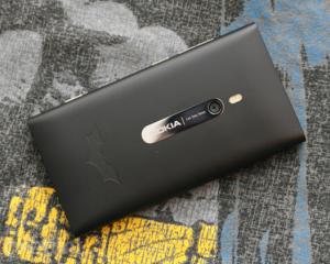 Nokia lanseaza smartphone-ul Lumia 900 cu tema Batman