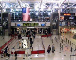 Aeroportul JFK, cel mai mare propagator de microbi