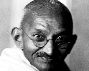 Mahatma Gandhi, intr-o noua biografie: bisexual rasist 