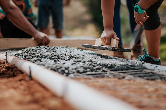 Sa construiesti o casa sau sa-ti renovezi apartamentul, activitati de lux in Romania. Un nou val de scumpiri loveste Constructiile