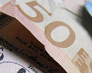 Estimari financiare: Euro ar putea sa scada pana la 1,19 dolari, pe fondul contagiunii grecesti