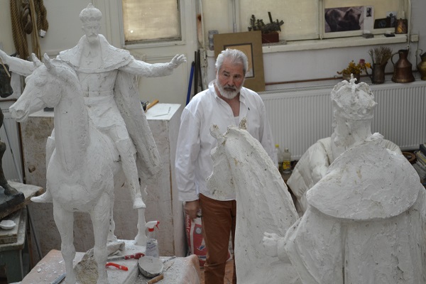 Interviu cu Florin Codre, sculptor: Riscam sa contaminam viitorul generatiilor care vin dupa noi cu handicapul intratabil al umilintei
