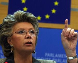 Viviane Reding, vicepresedinte CE: "Nu as fi surprinsa de amanarea intrarii Romaniei in Schengen"