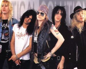 Guns N` Roses interzice fanilor sa poarte tricouri cu Slash