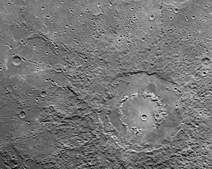 Craterul si prapastiile lui Eminescu
