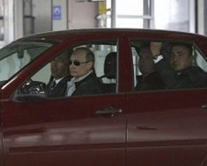 "Cascadorii Rasului" cu Putin si noua Lada Granta. Masina a pornit la a cincea cheie