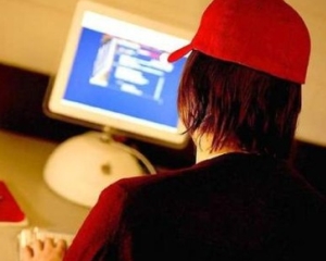 Sondaj IRES: 71% dintre romanii chestionati folosesc zilnic internetul