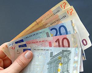 Creditele in euro se vor scumpi, estimeaza specialistii BCR