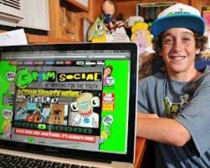 La 12 ani detine o retea sociala