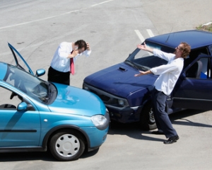 Feriti-va de "accidentatul" de profesie din trafic!