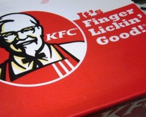 KFC va renunta la sloganul "Bun de-ti lingi degetele!"