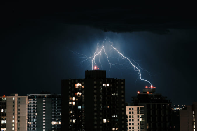 Siguranta in caz de furtuna. Ghid Departamentul pentru Situatii de Urgenta - Nu faceti dus, nu folositi electrocasnicele cand auziti tunete