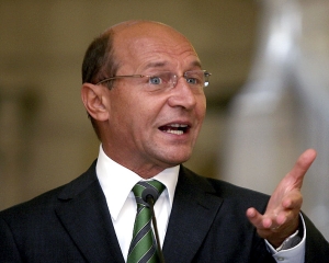 Presedintele Basescu: Sustin strategia fiscala. Daca tot imprumutam pentru salarii si pensii, dam FALIMENT toti