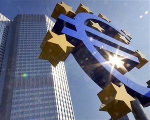 BCE cumpara obligatiuni, dar inrautateste prognoza de crestere economica