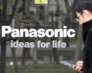 Panasonic va concedia 40.000 de angajati