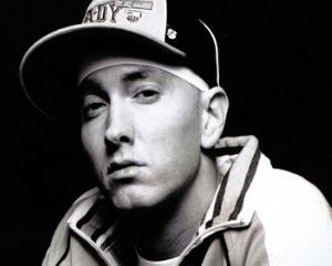 Eminem, cea mai populara persoana de pe Facebook