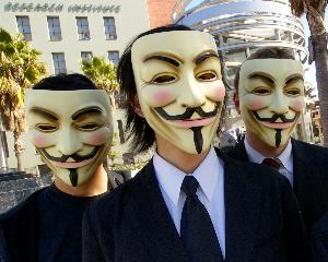 25 de hackeri de la Anonymous au ramas fara masca