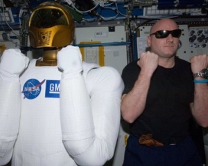 Primul robot astronaut a inceput sa trimita mesaje din spatiu