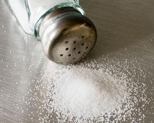 Mit: Renuntarea la sare ajuta la slabit