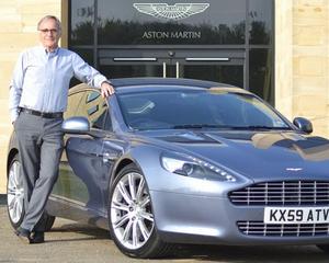 Seful Aston Martin isi vinde masina si doneaza banii Japoniei